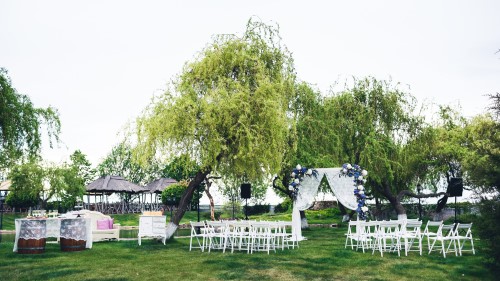wedding-ceremony-nature-arch-chairs-guests-buffet-table-photozone (1)
